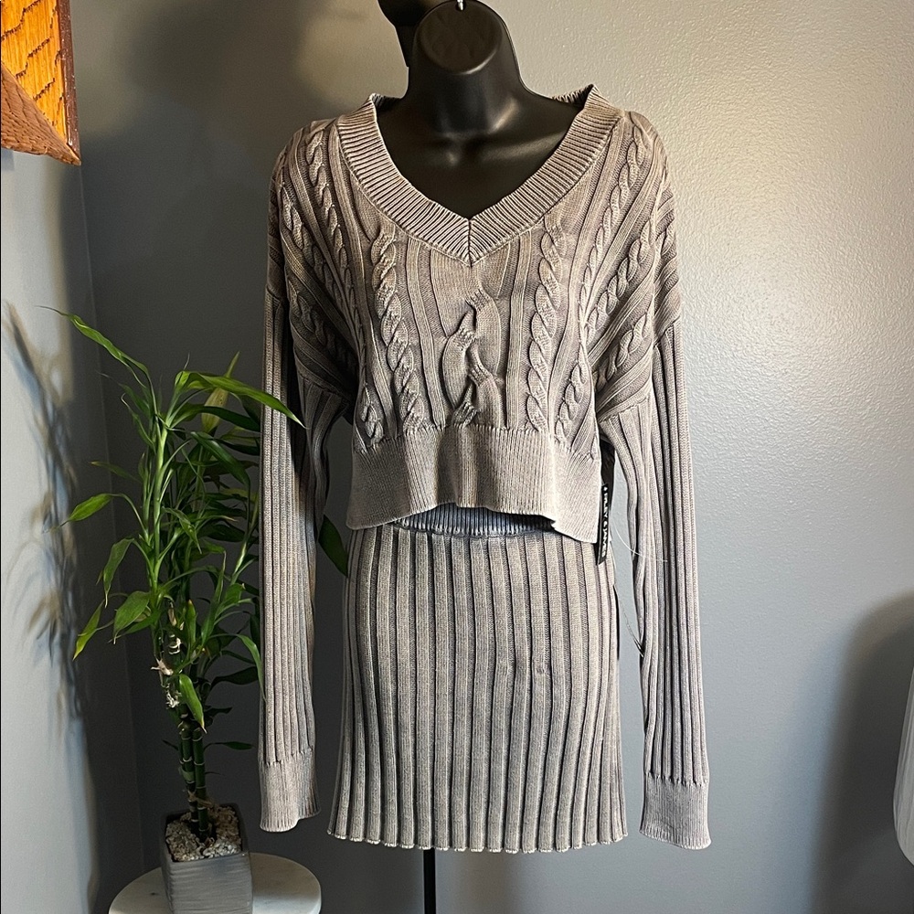 Elegant V-Neck Cable Knit Sweater & Skirt! Too cute! - Never Worn!!
